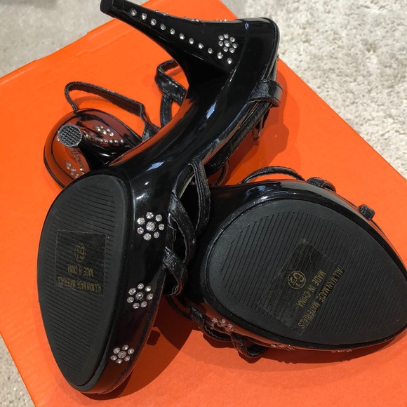 Shoes - Picture 7 of 8